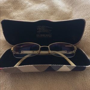 COPY - Burberry glasses & case